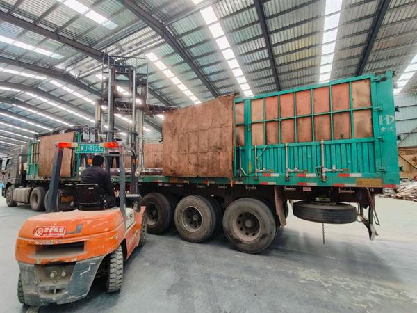 車間裝車發(fā)貨中